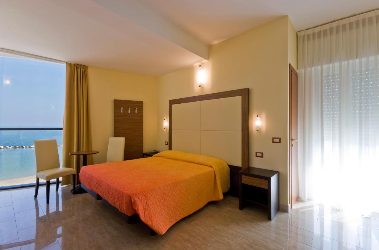 Hotel Ambasciatori ベラーリア・イジェア・マリーナ エクステリア 写真